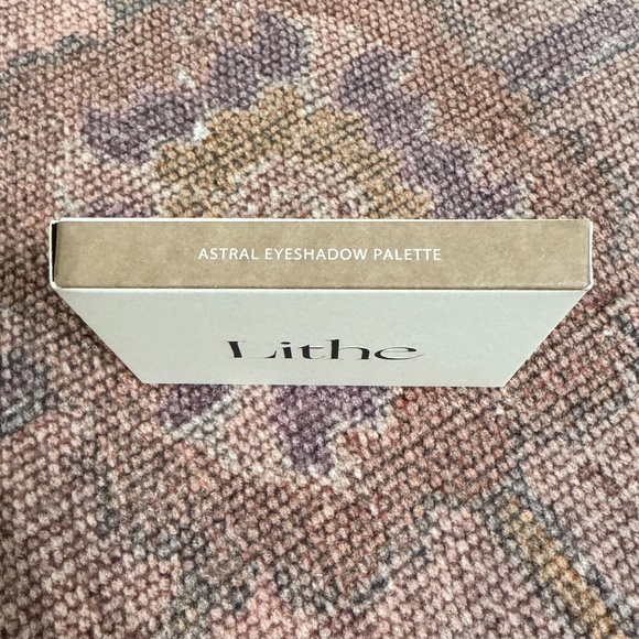 LITHE BEAUTY · ASTRAL EYESHADOW PALETTE - Picture 7 of 8